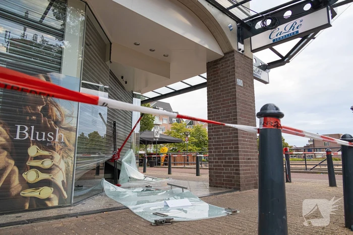 Politie lost waarschuwingsschoten na inbraak