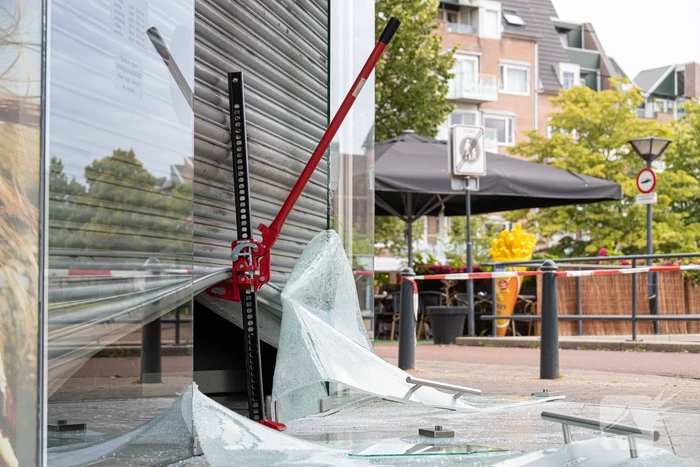 Politie lost waarschuwingsschoten na inbraak