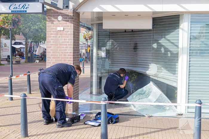 Politie lost waarschuwingsschoten na inbraak