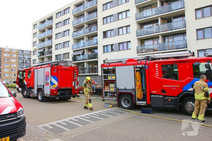 Brandlucht door smeulende accu in scootmobiel