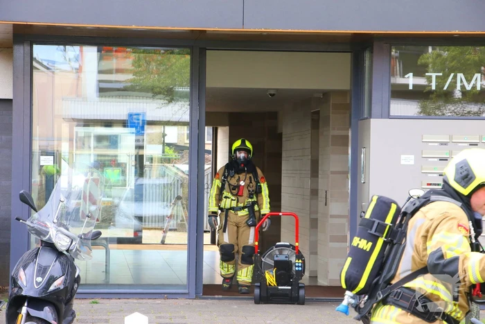 Brandlucht door smeulende accu in scootmobiel