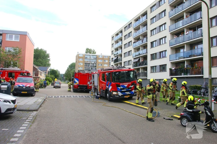 Brandlucht door smeulende accu in scootmobiel