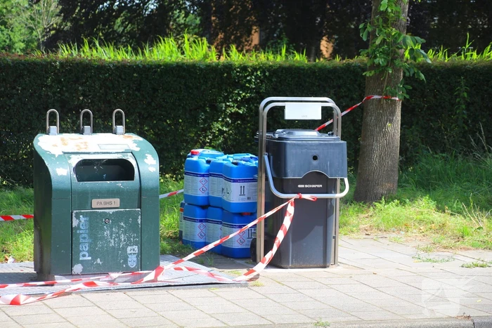 Meerdere vaten met onbekende stof aangetroffen