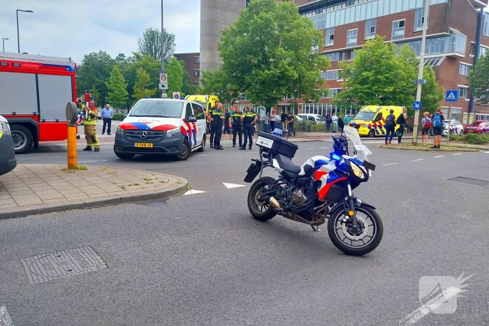 Zwarte rookwolken door grote brand op zesde etage