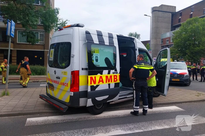 Zwarte rookwolken door grote brand op zesde etage