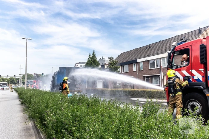Vrachtwagencabine verwoest door brand