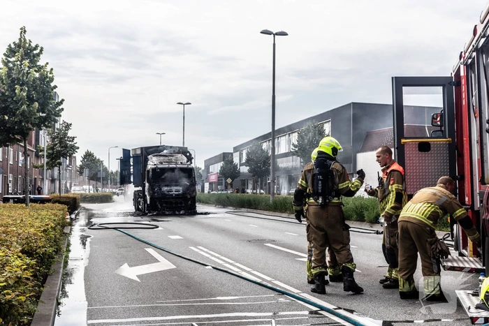 Vrachtwagencabine verwoest door brand
