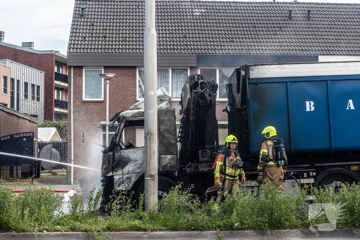 Vrachtwagencabine verwoest door brand