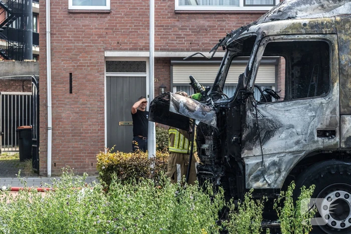 Vrachtwagencabine verwoest door brand