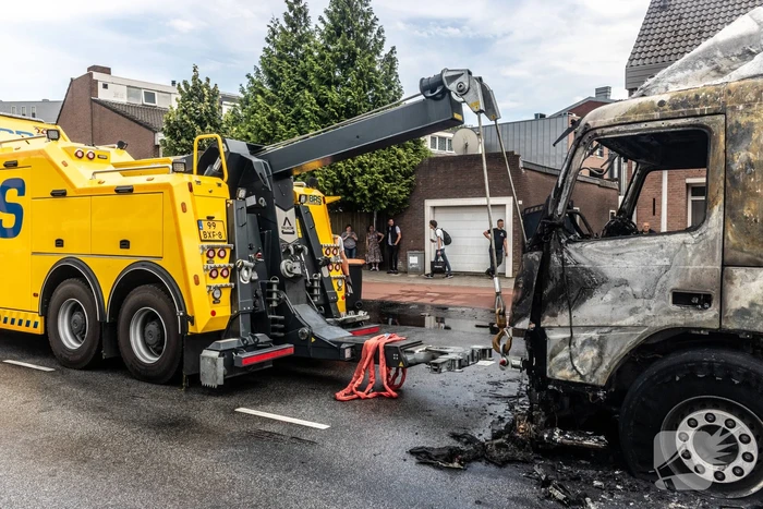 Vrachtwagencabine verwoest door brand