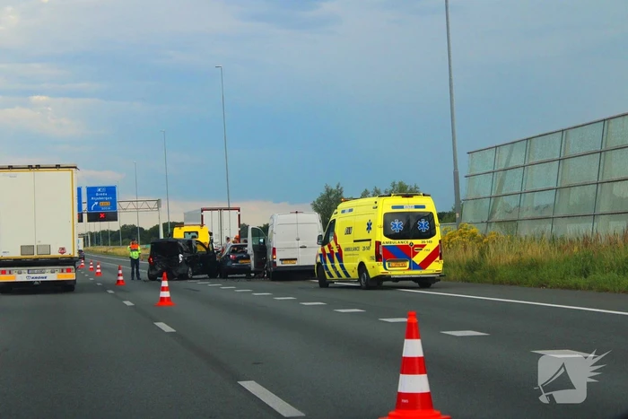 Flinke schade bij aanrijding op snelweg