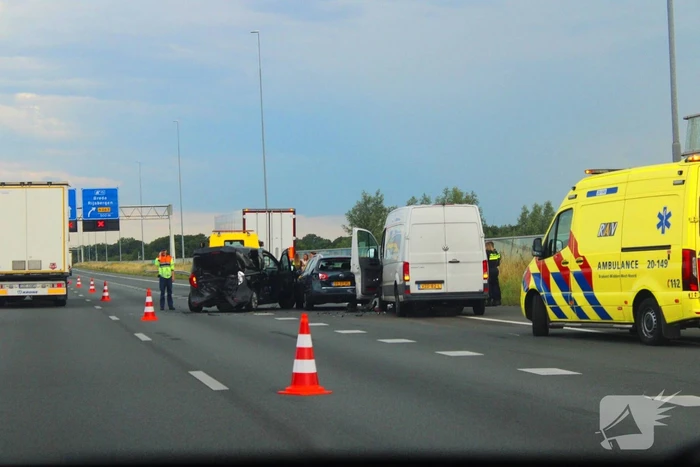 Flinke schade bij aanrijding op snelweg