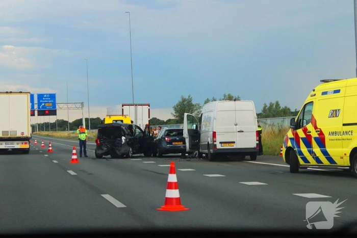 Flinke schade bij aanrijding op snelweg