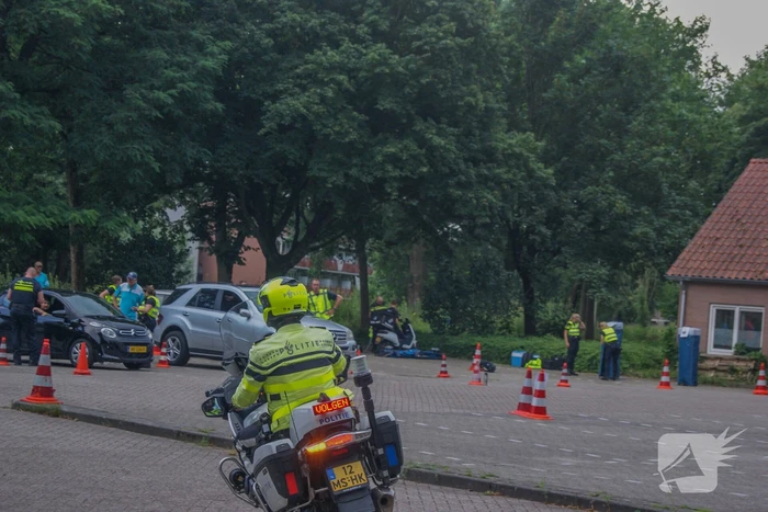 Politie houdt verkeerscontrole met Veilig Verkeer Nederland