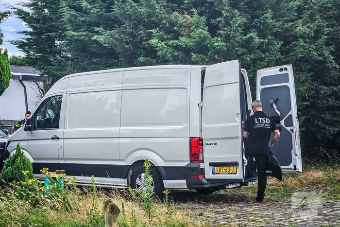 Grote politie-inval en arrestatie op terrein van topcrimineel