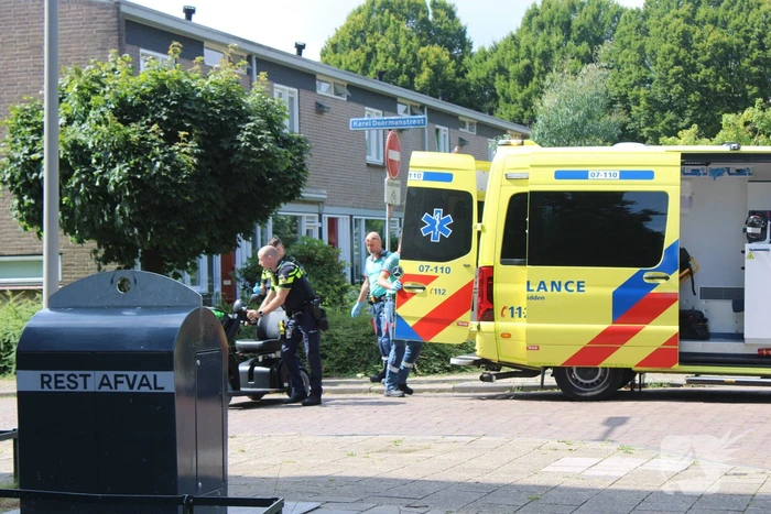 Man valt met scootmobiel en raakt gewond