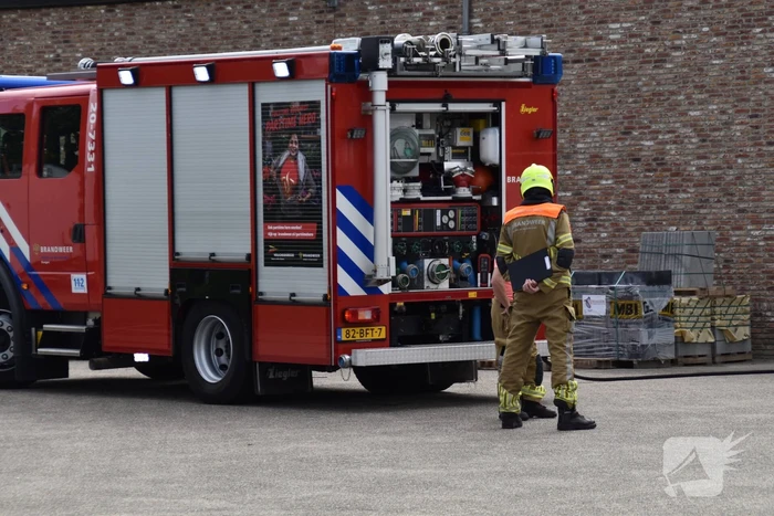 Brand bij bouwbedrijf snel geblust