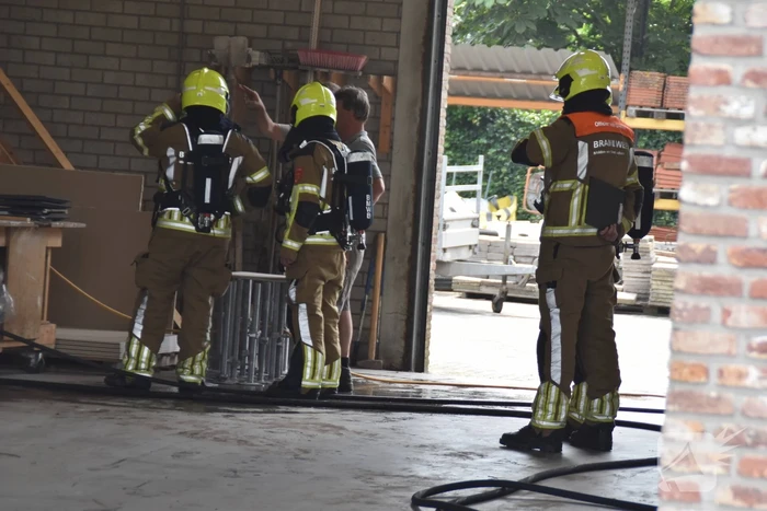 Brand bij bouwbedrijf snel geblust