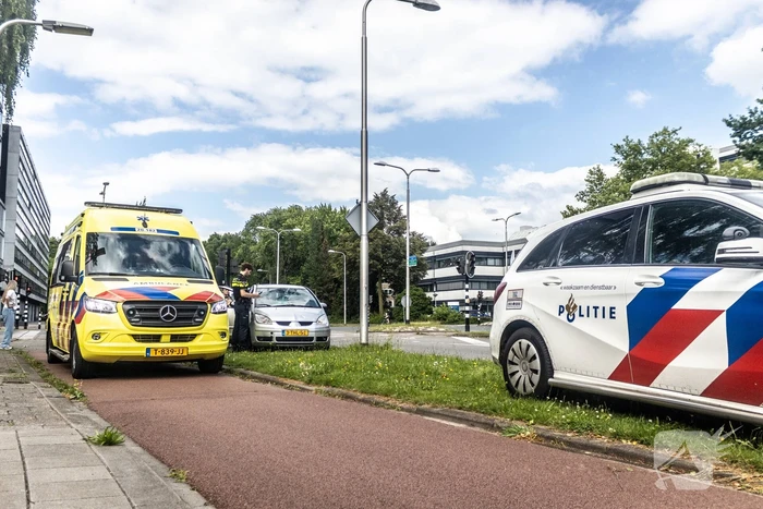 Fietser belandt op voorruit van auto bij aanrijding