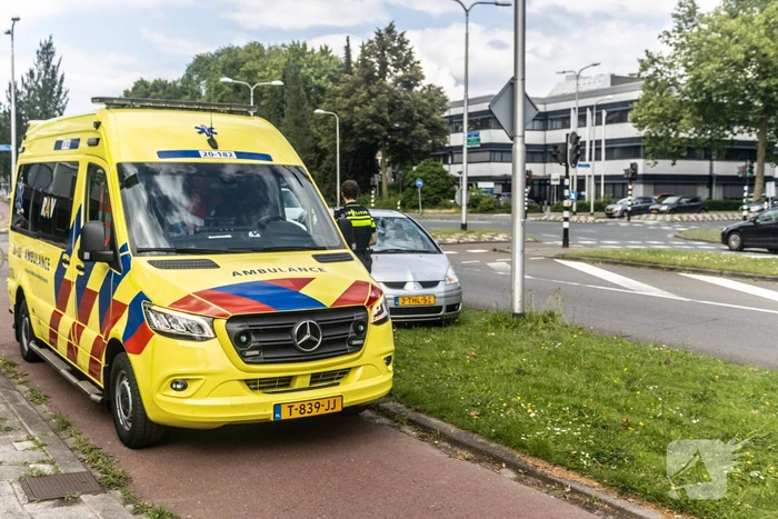Fietser belandt op voorruit van auto bij aanrijding