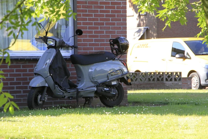 Scooterrijder breekt schouderblad bij aanrijding