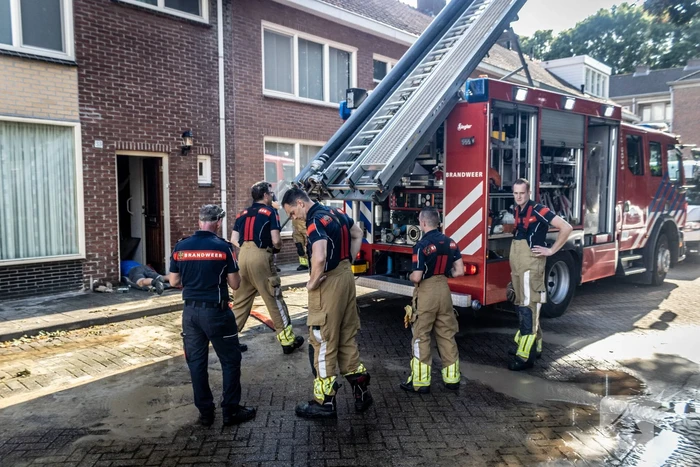 Bewoners kampen met grote waterlekkage onder woning