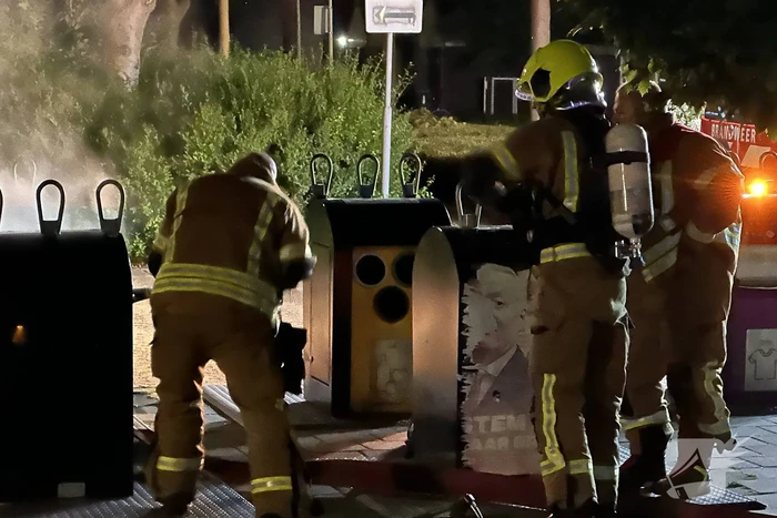 Brandweer blust brand in ondergrondse container