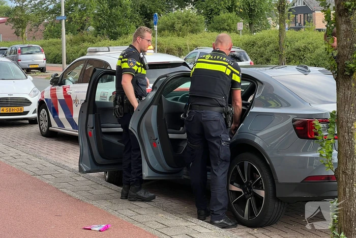Automobilist ramt geparkeerde auto's en vlucht