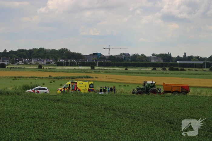 Fietser komt ten val door tractor