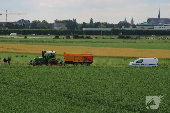 Fietser komt ten val door tractor