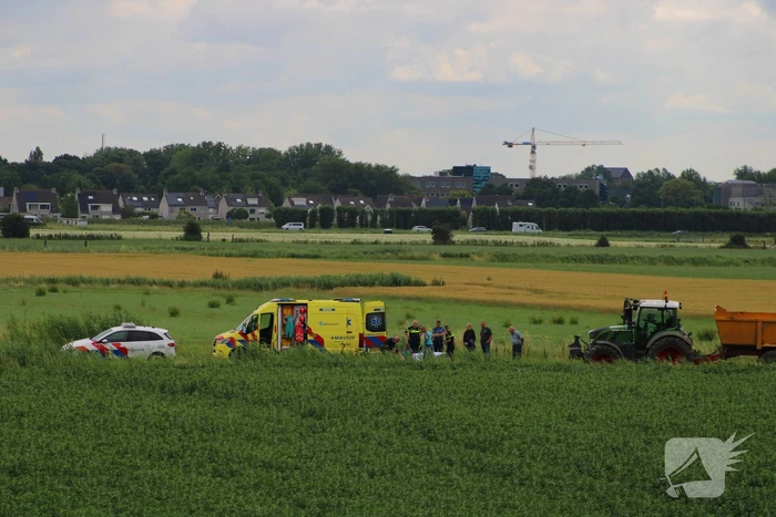 Fietser komt ten val door tractor