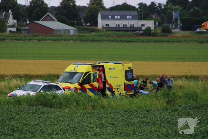 Fietser komt ten val door tractor