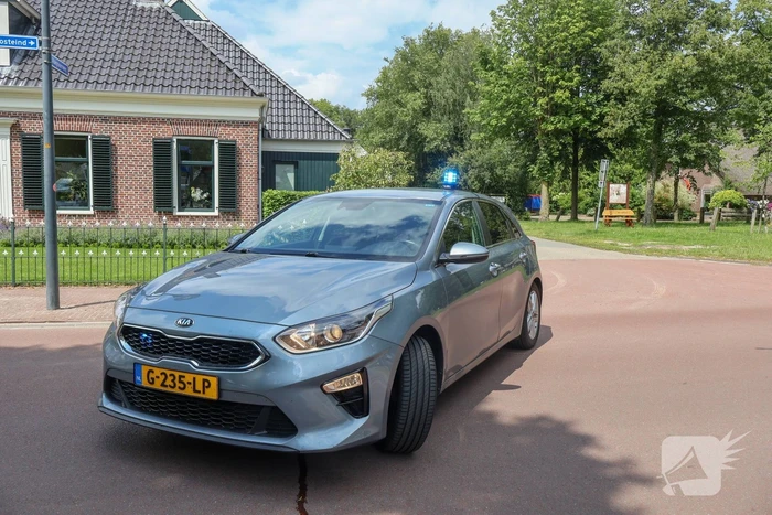 Bestuurder raakt macht over het stuur kwijt en raakt op de kop