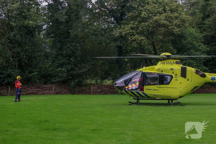 Bestuurder raakt macht over het stuur kwijt en raakt op de kop