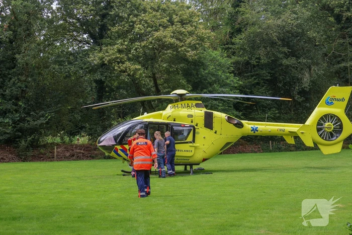 Bestuurder raakt macht over het stuur kwijt en raakt op de kop