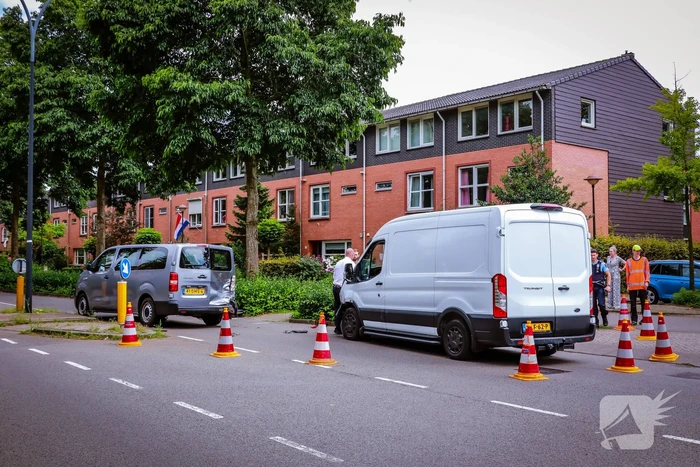 Defensievoertuig betrokken bij ongeval met bestelbus