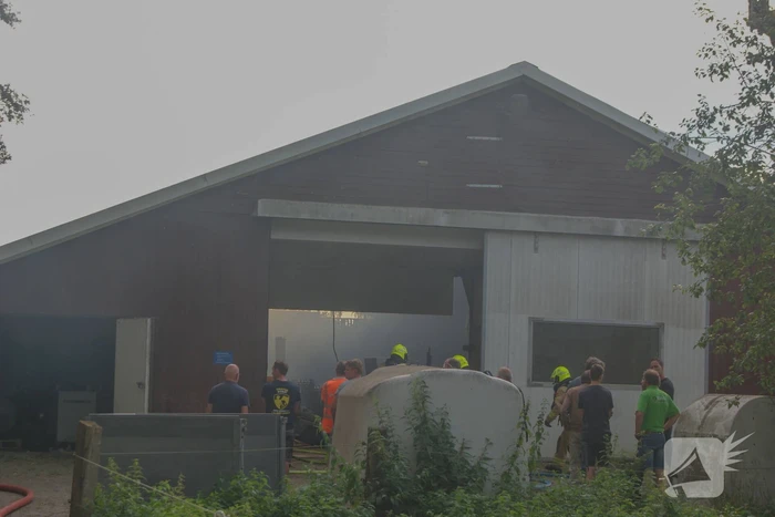 Veel rookontwikkeling bij stalbrand