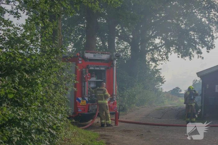 Veel rookontwikkeling bij stalbrand