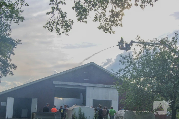 Veel rookontwikkeling bij stalbrand