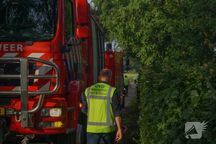 Veel rookontwikkeling bij stalbrand