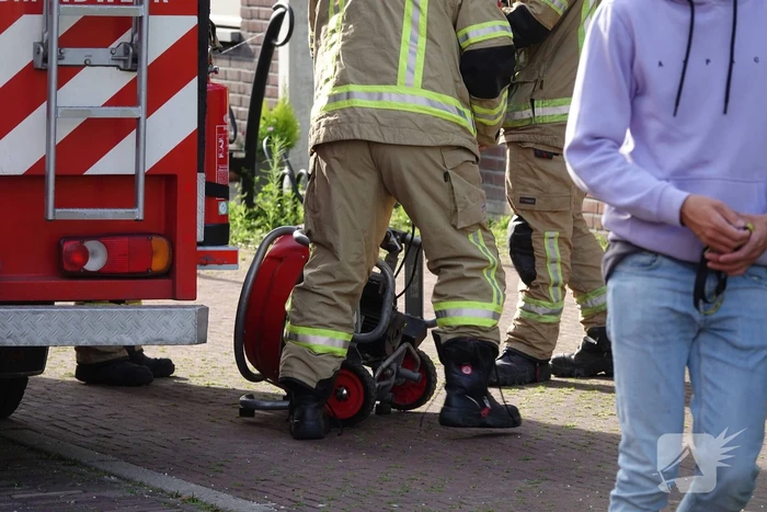 Vlam slaat in pan, brandweer ingezet