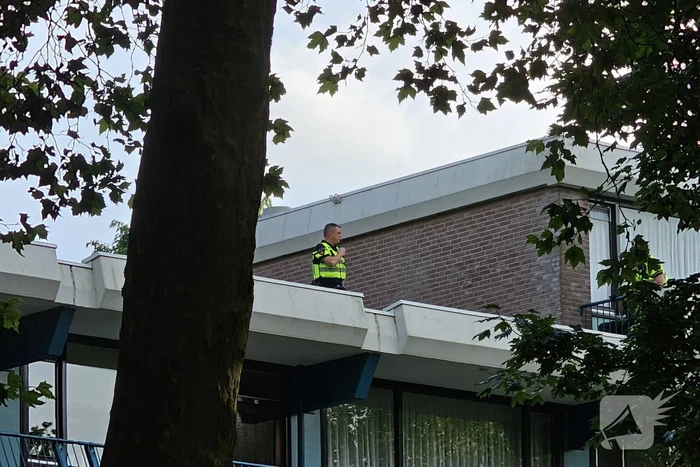 Arrestatieteam ingezet wegens vrouw op dak van flat