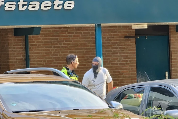 Arrestatieteam ingezet wegens vrouw op dak van flat