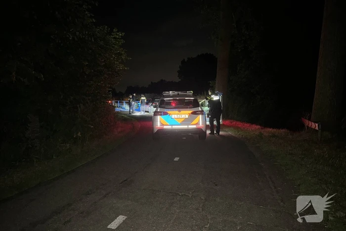 Auto te water na politieachtervolging, twee personen aangehouden