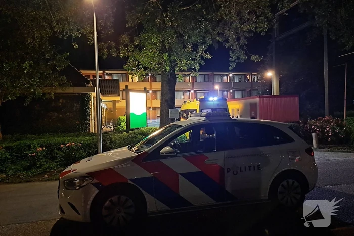 Steekincident in Noodopvang voor Vluchtelingen: Slachtoffer Naar Ziekenhuis, Politie Start Onderzoek