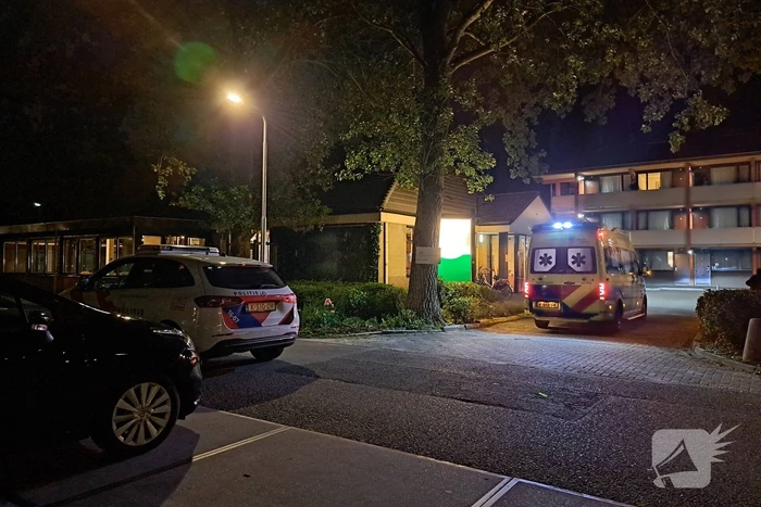 Steekincident in Noodopvang voor Vluchtelingen: Slachtoffer Naar Ziekenhuis, Politie Start Onderzoek
