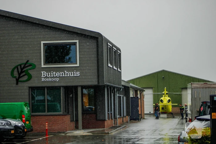 Persoon zwaargewond na steekvlam uit boot