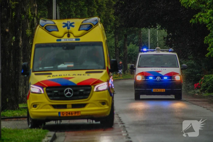 Persoon zwaargewond na steekvlam uit boot