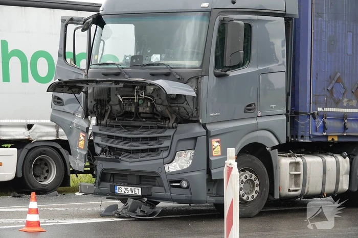 Twee vrachtwagens beschadigd bij botsing