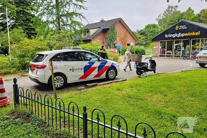 Scooterrijder onderuit na botsing met e-biker